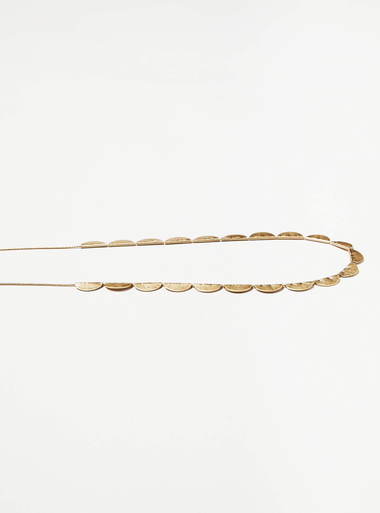 LONG PETAL NECKLACE