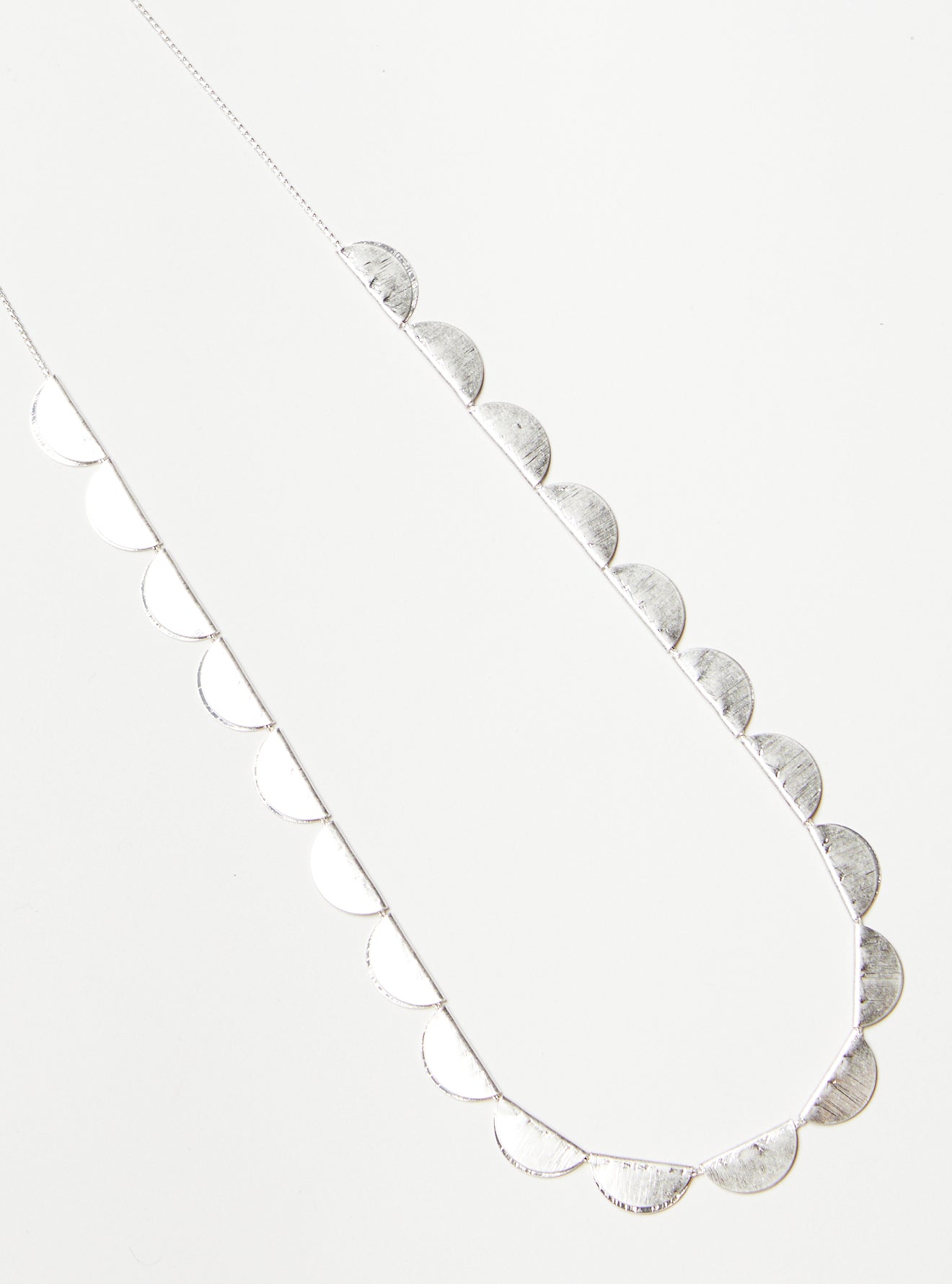 LONG PETAL NECKLACE