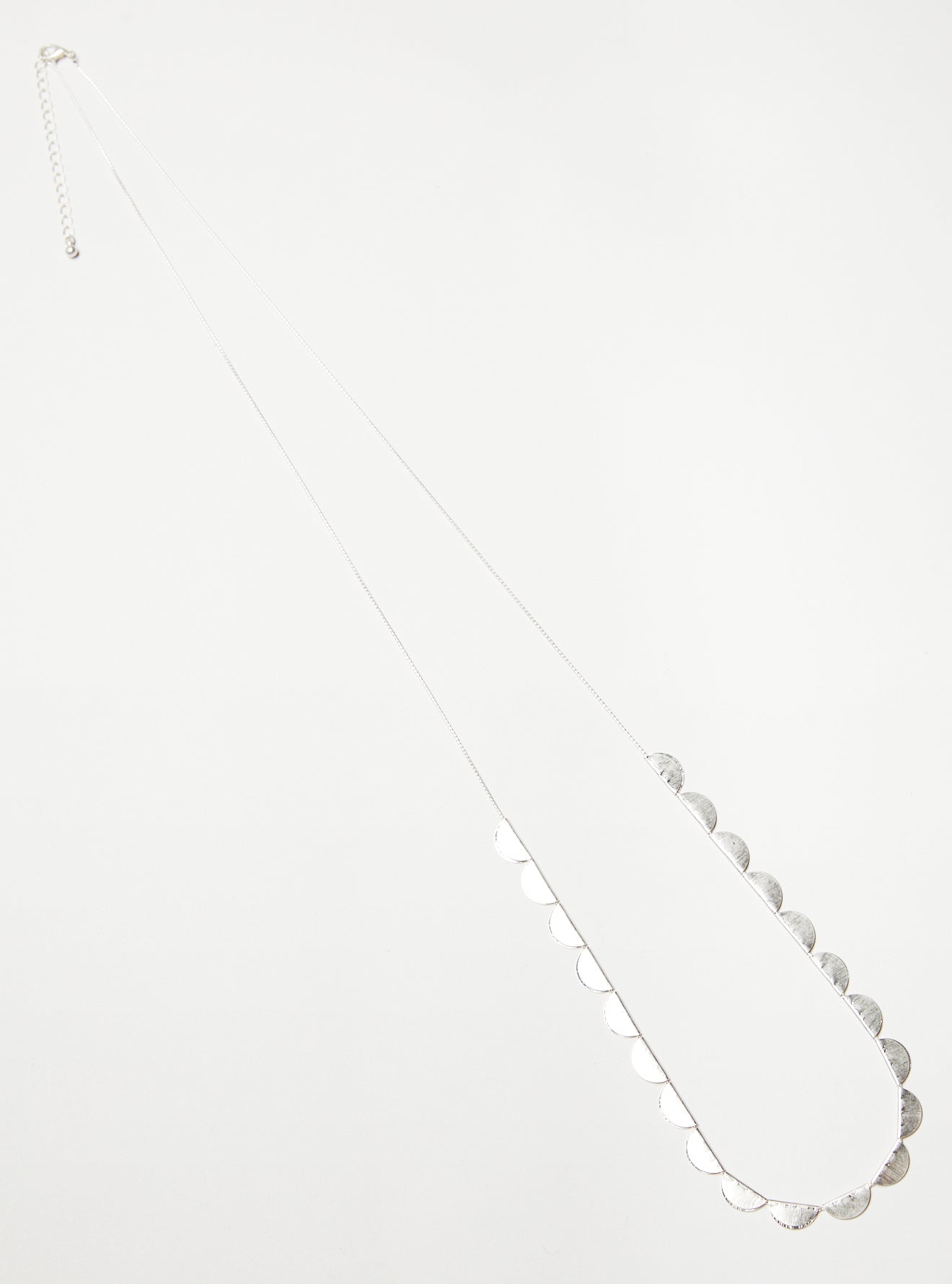 LONG PETAL NECKLACE