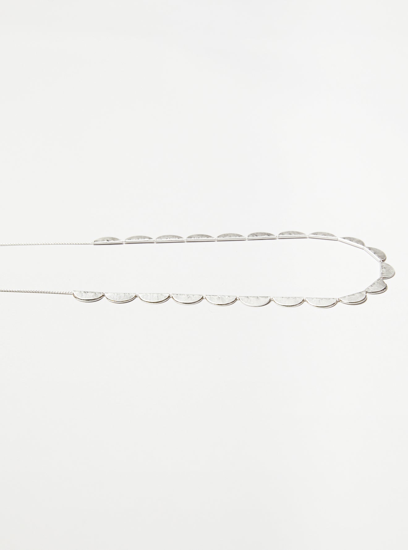 LONG PETAL NECKLACE