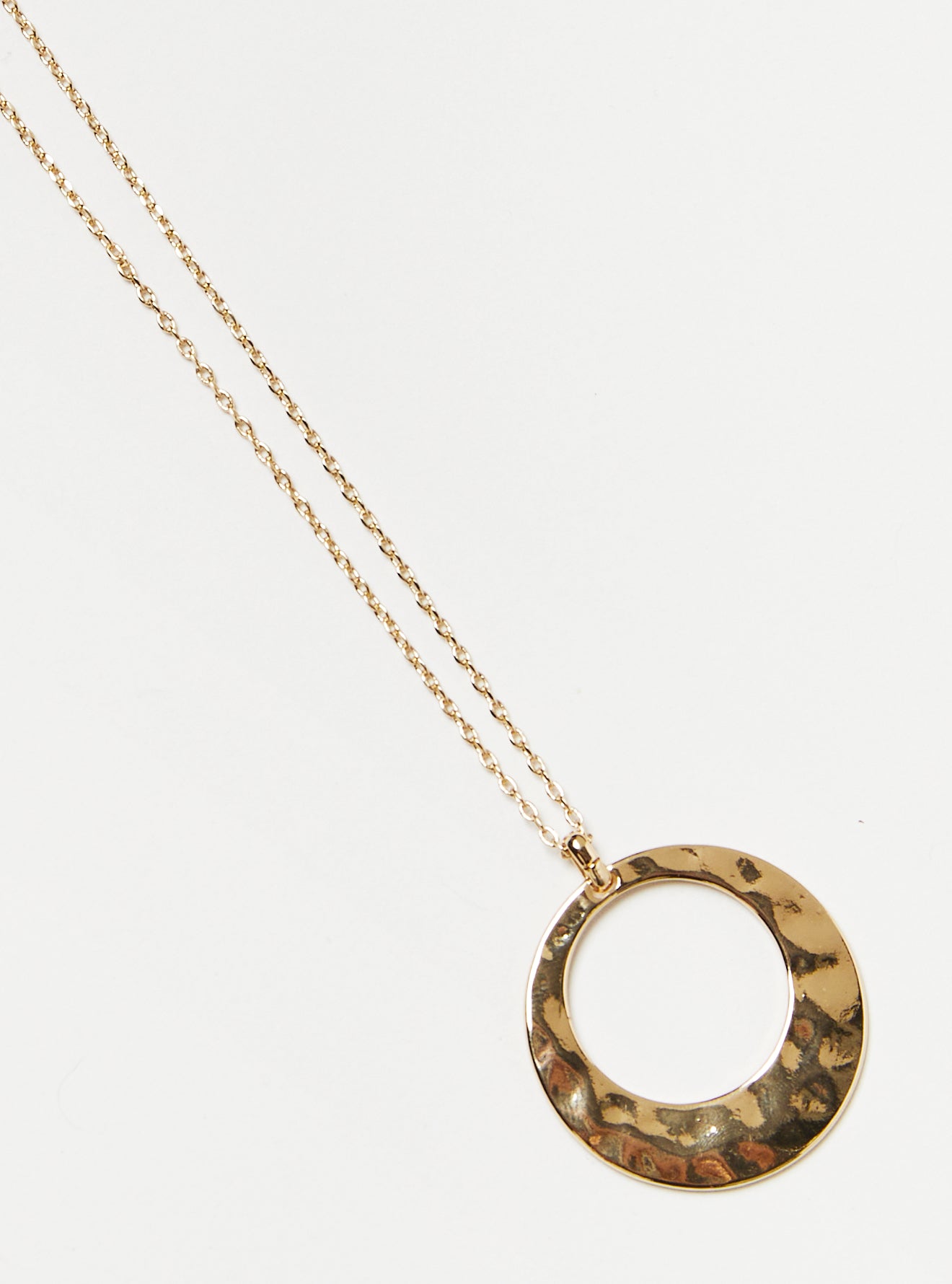 HAMMERED CIRCLE NECKLACE