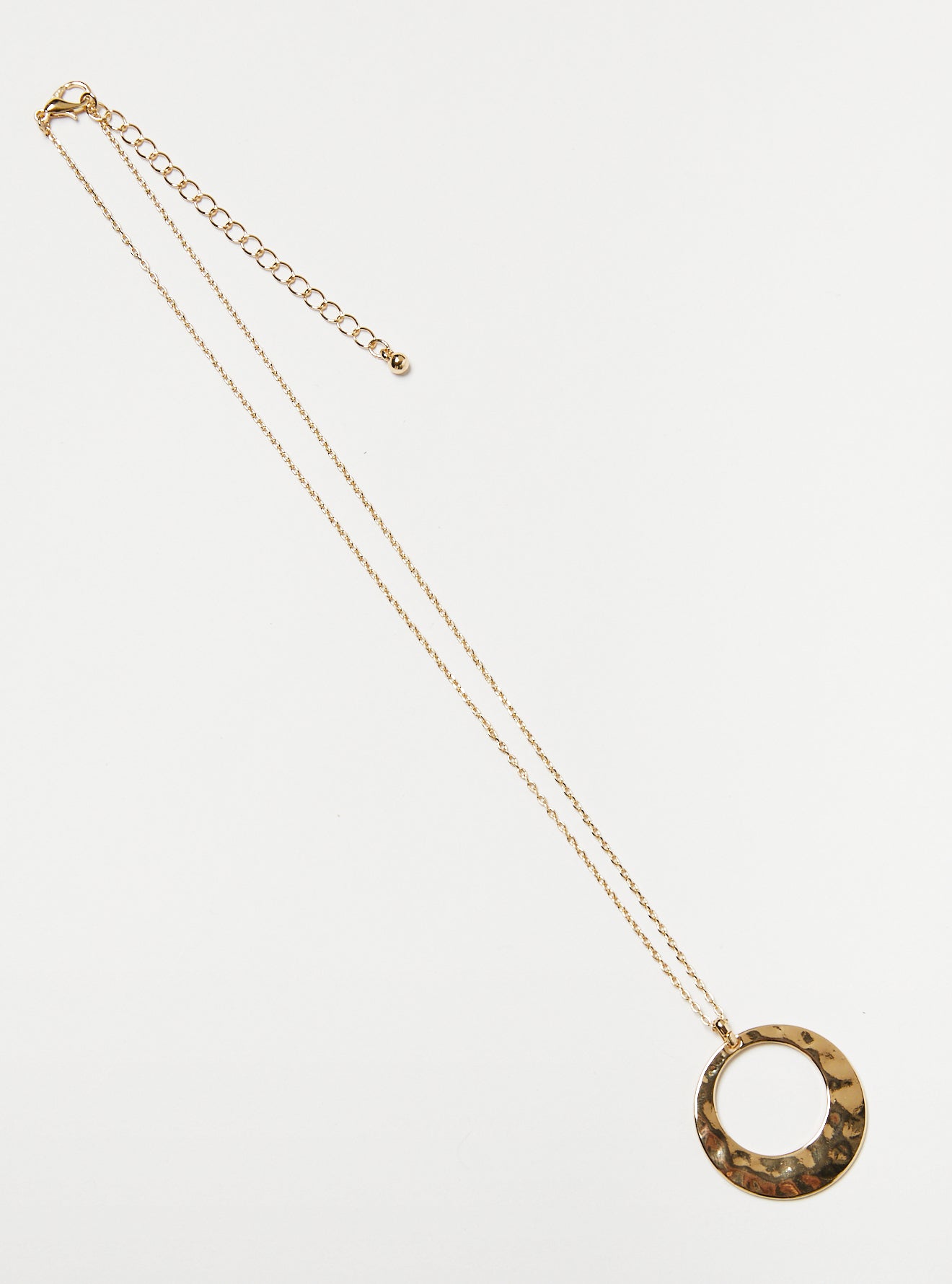 HAMMERED CIRCLE NECKLACE