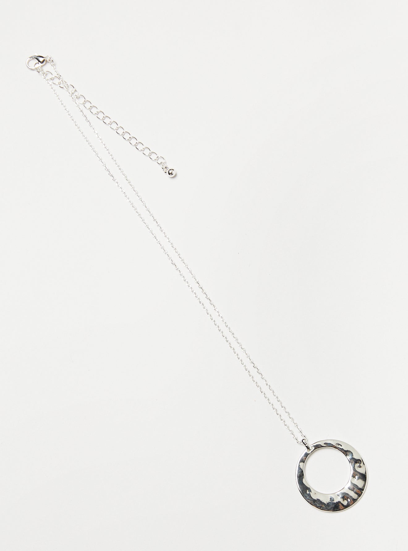HAMMERED CIRCLE NECKLACE