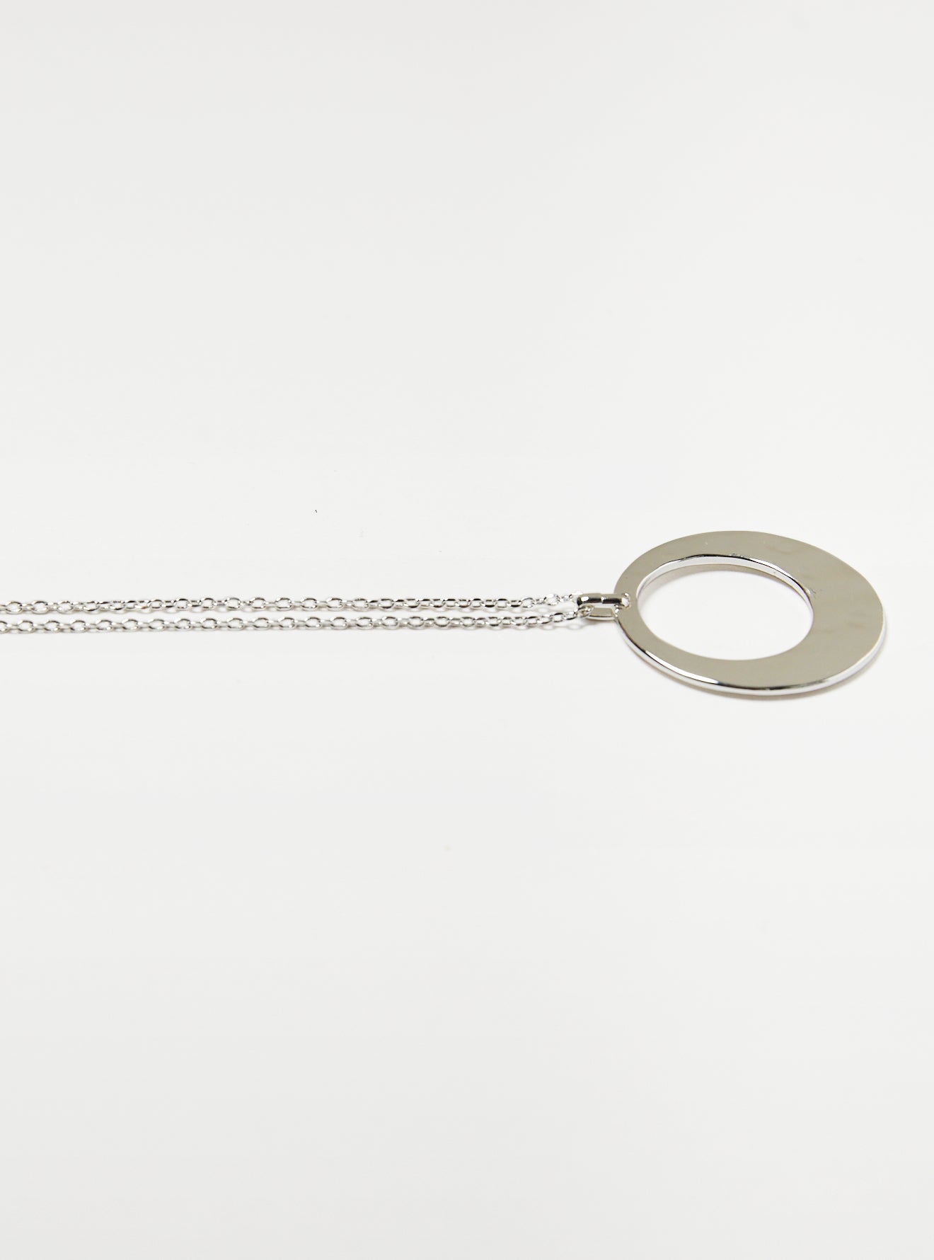 HAMMERED CIRCLE NECKLACE