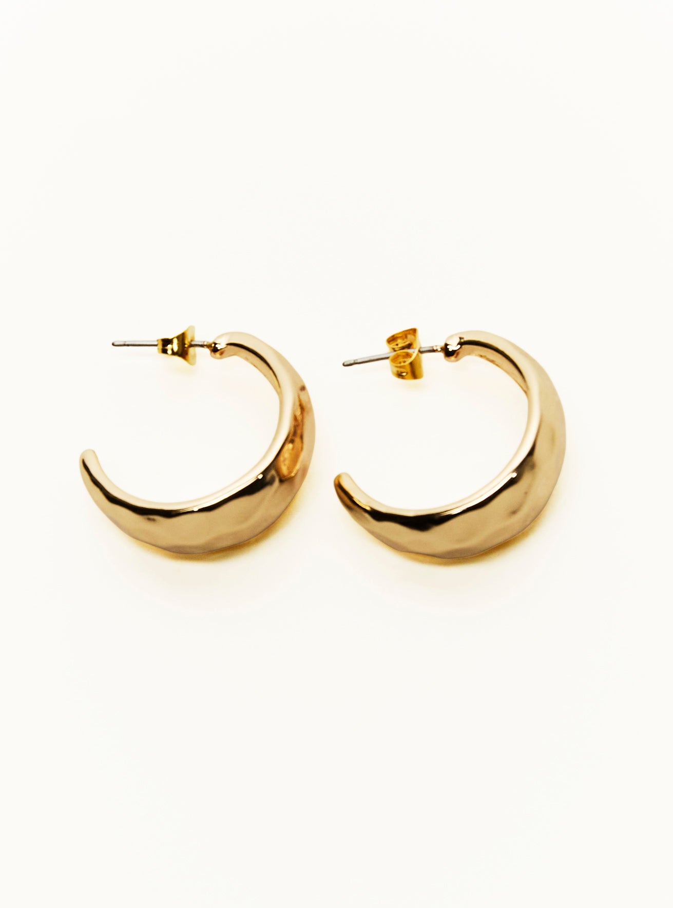 HAMMERED HOOP EARRING