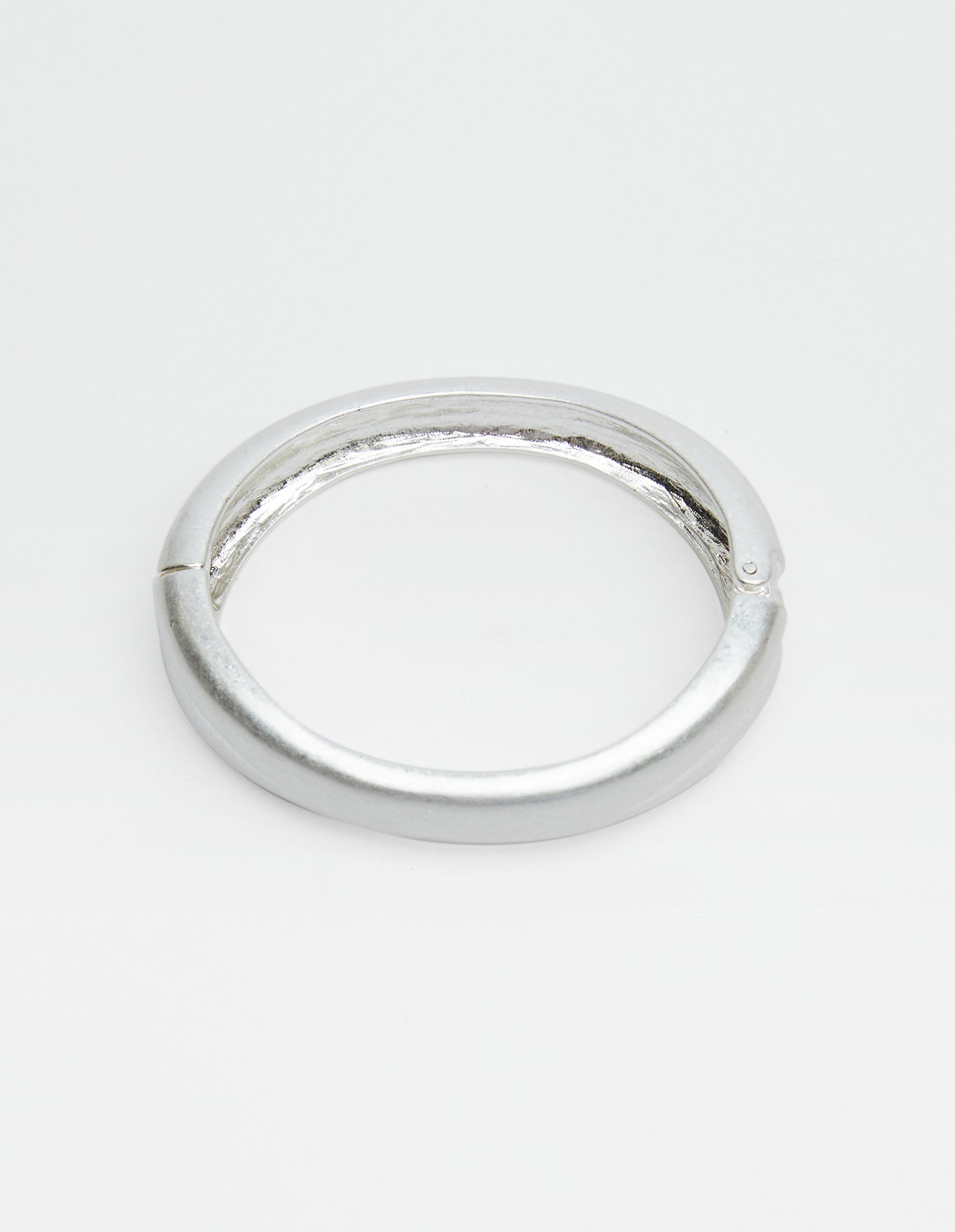 DIMPLED HINGED BANGLE