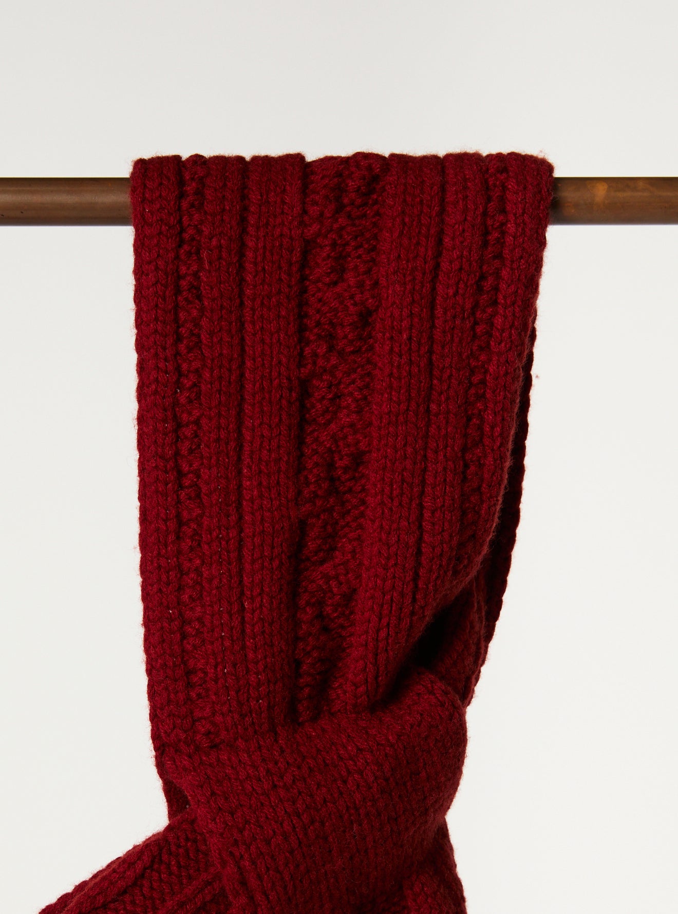 SMALL CABLE KNIT NECK SCARF