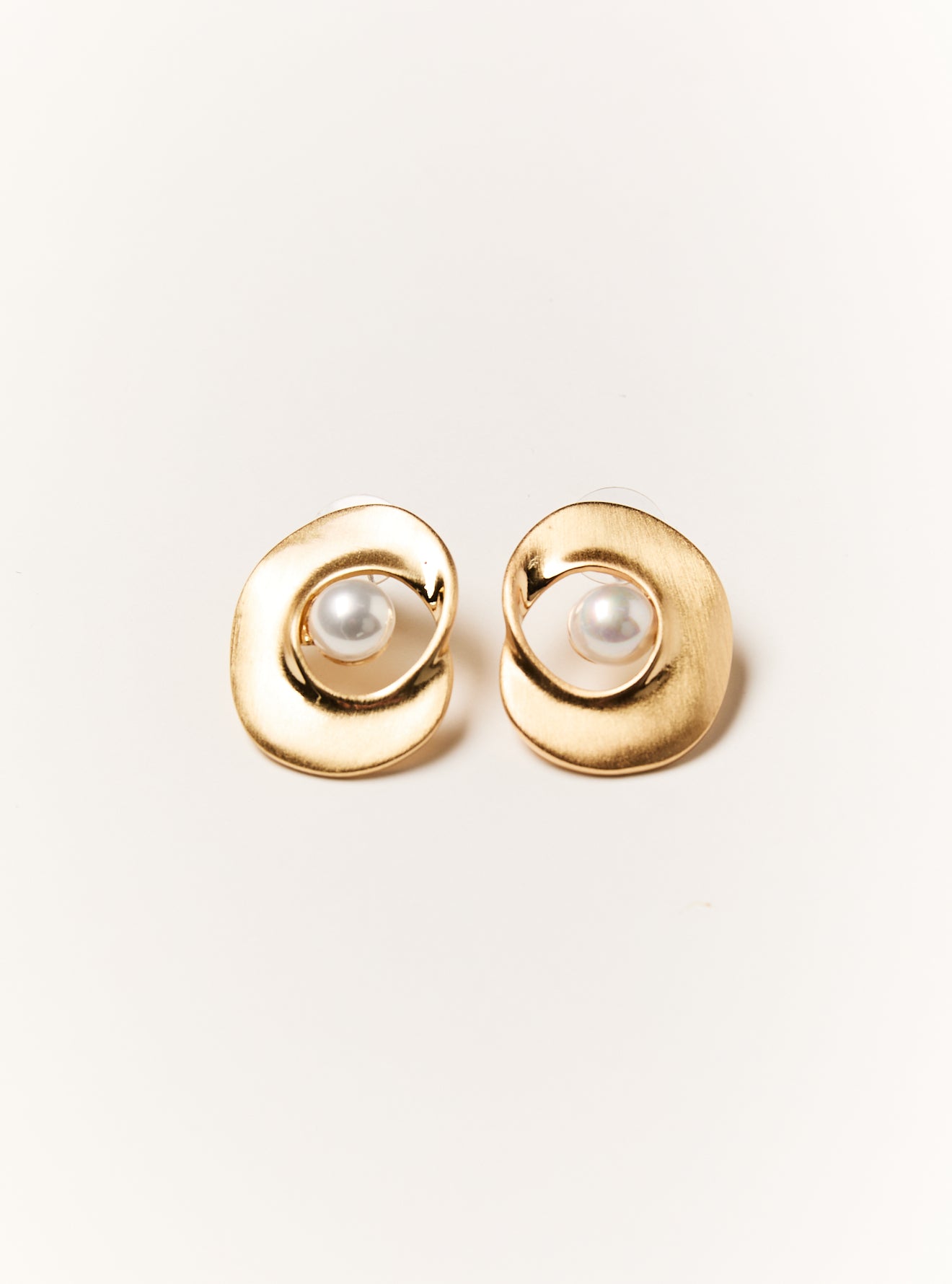 LOTUS PEARL EARRING