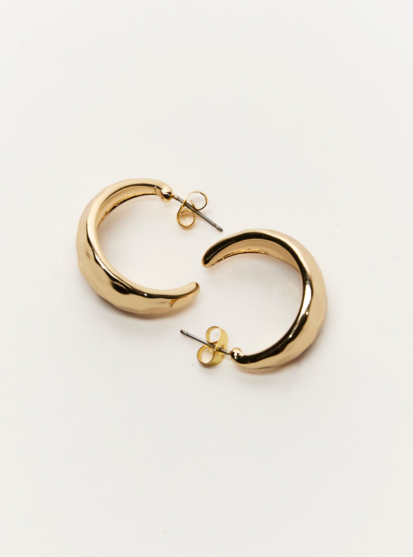 HAMMERED HOOP EARRING