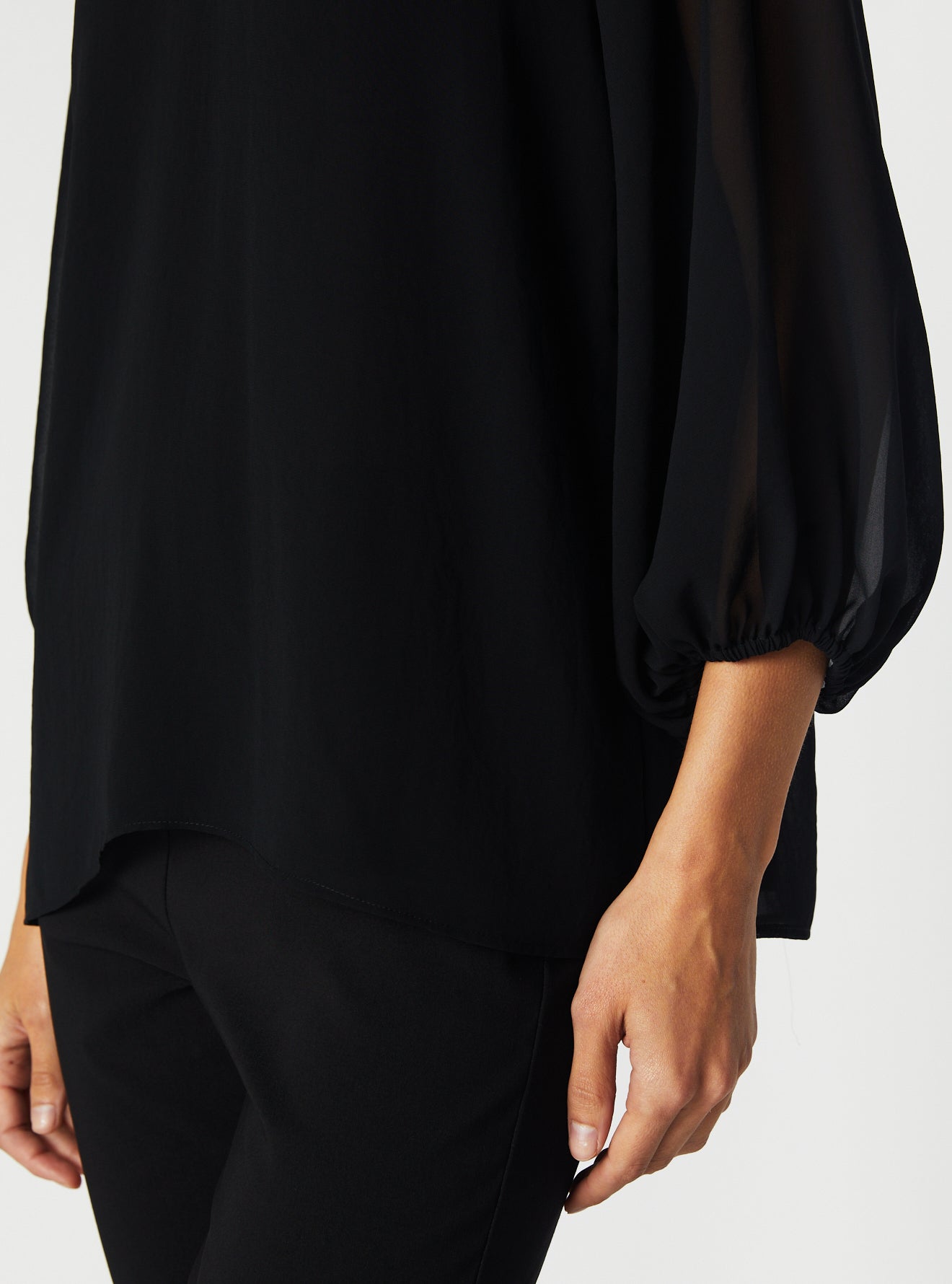 V-NECK LONG SLEEVE TOP