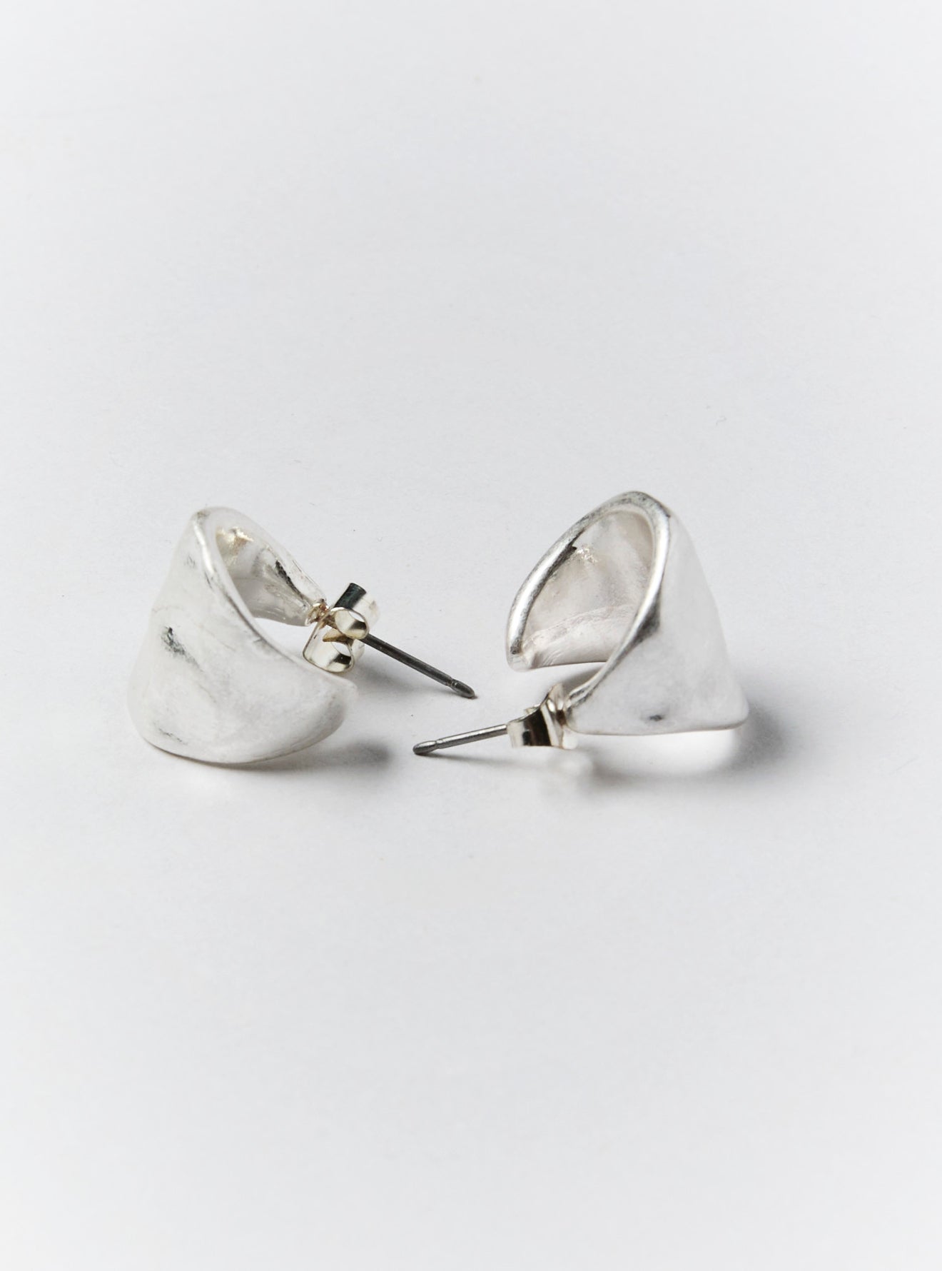 WIDE PROFILE HAMMER HOOP EARRINGS