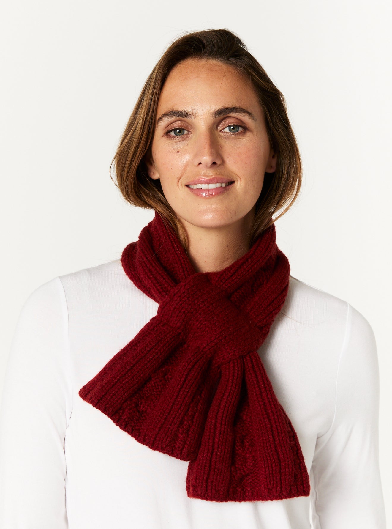 SMALL CABLE KNIT NECK SCARF
