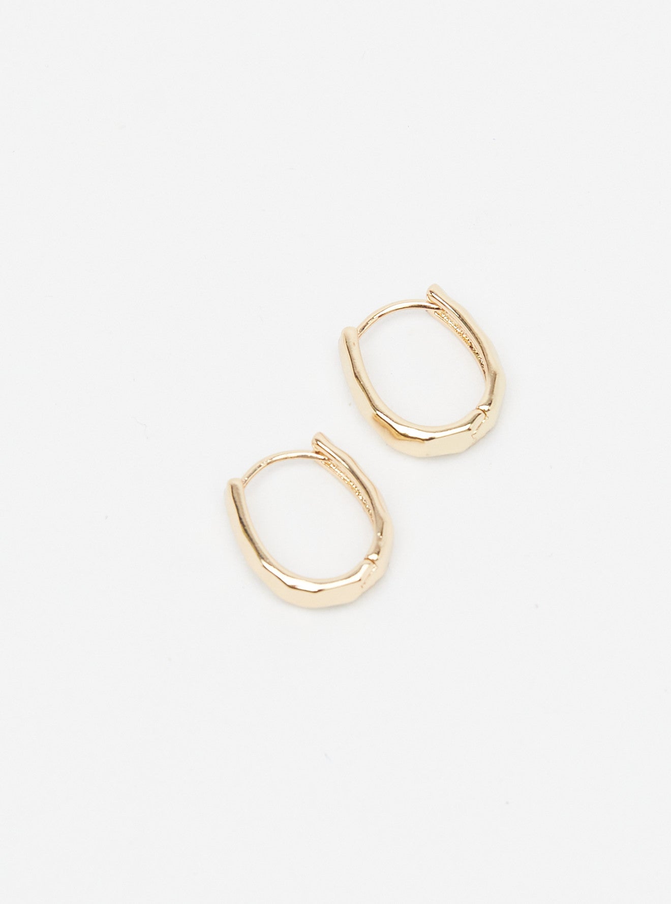 SML U SHAPE HAMMERED HOOP EARRING