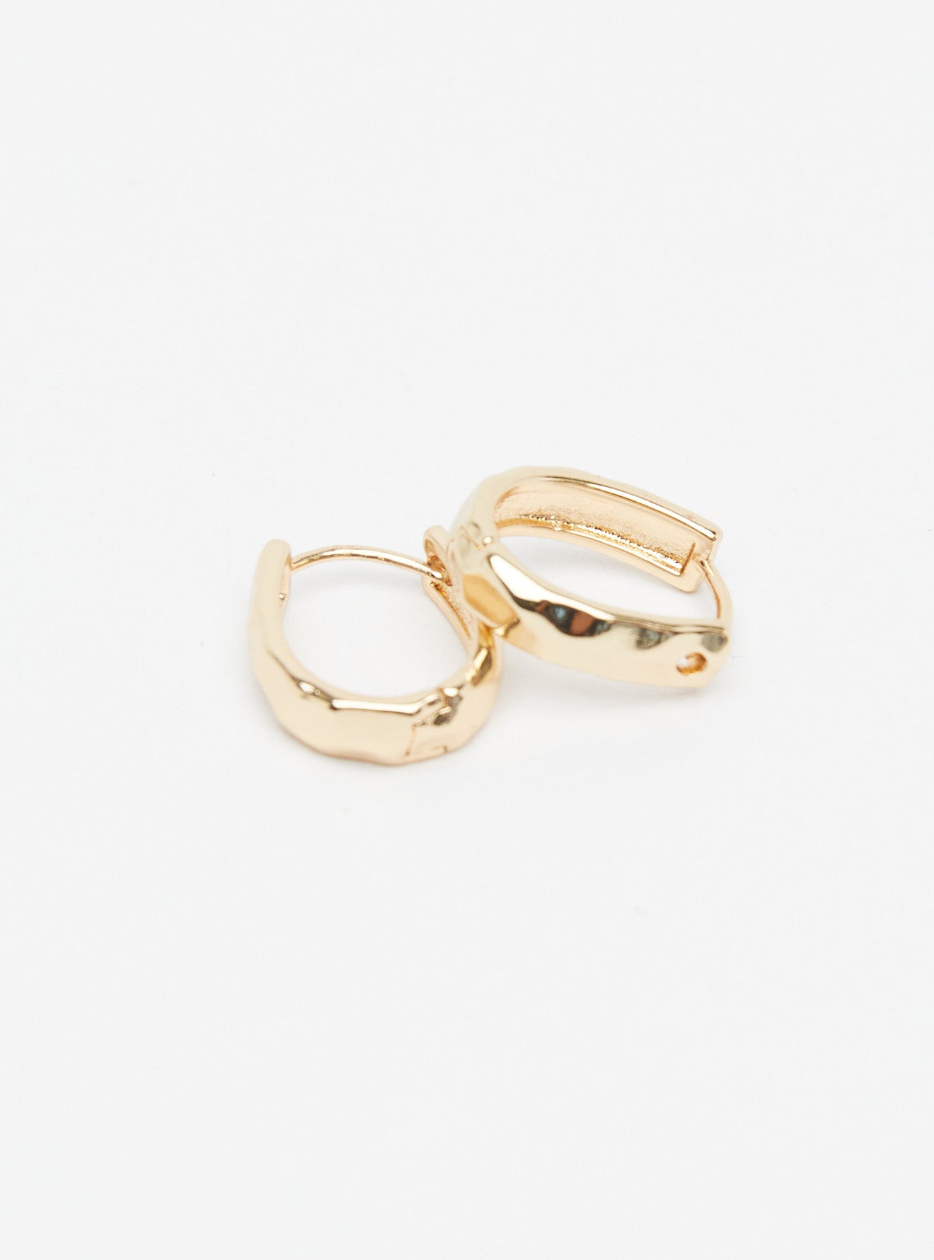 SML U SHAPE HAMMERED HOOP EARRING