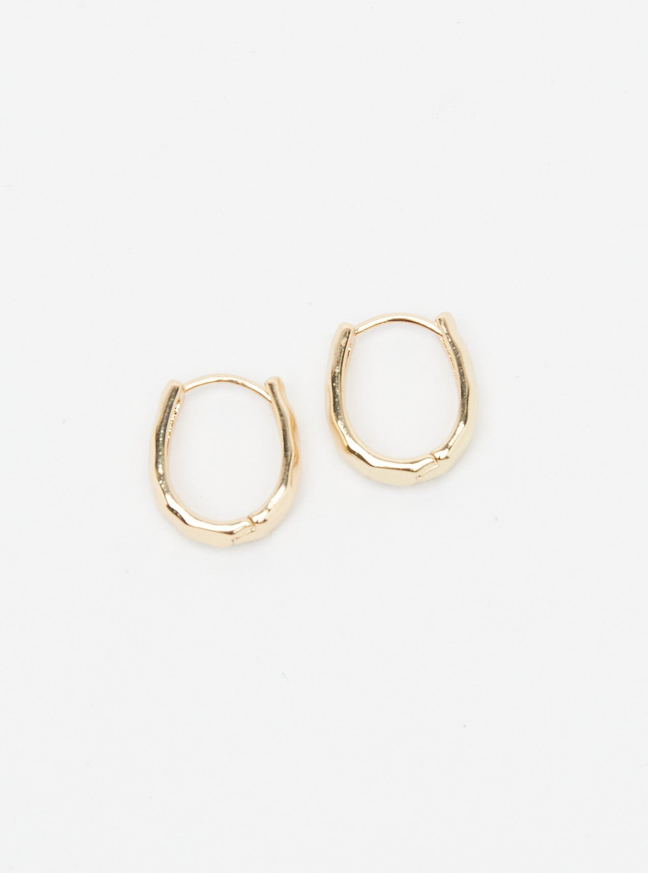 SML U SHAPE HAMMERED HOOP EARRING