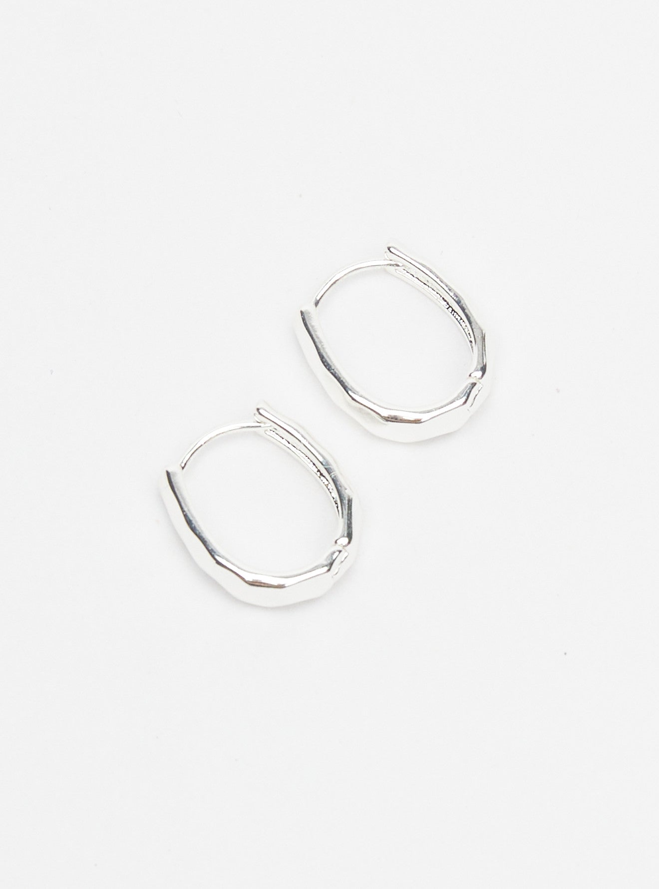 SML U SHAPE HAMMERED HOOP EARRING