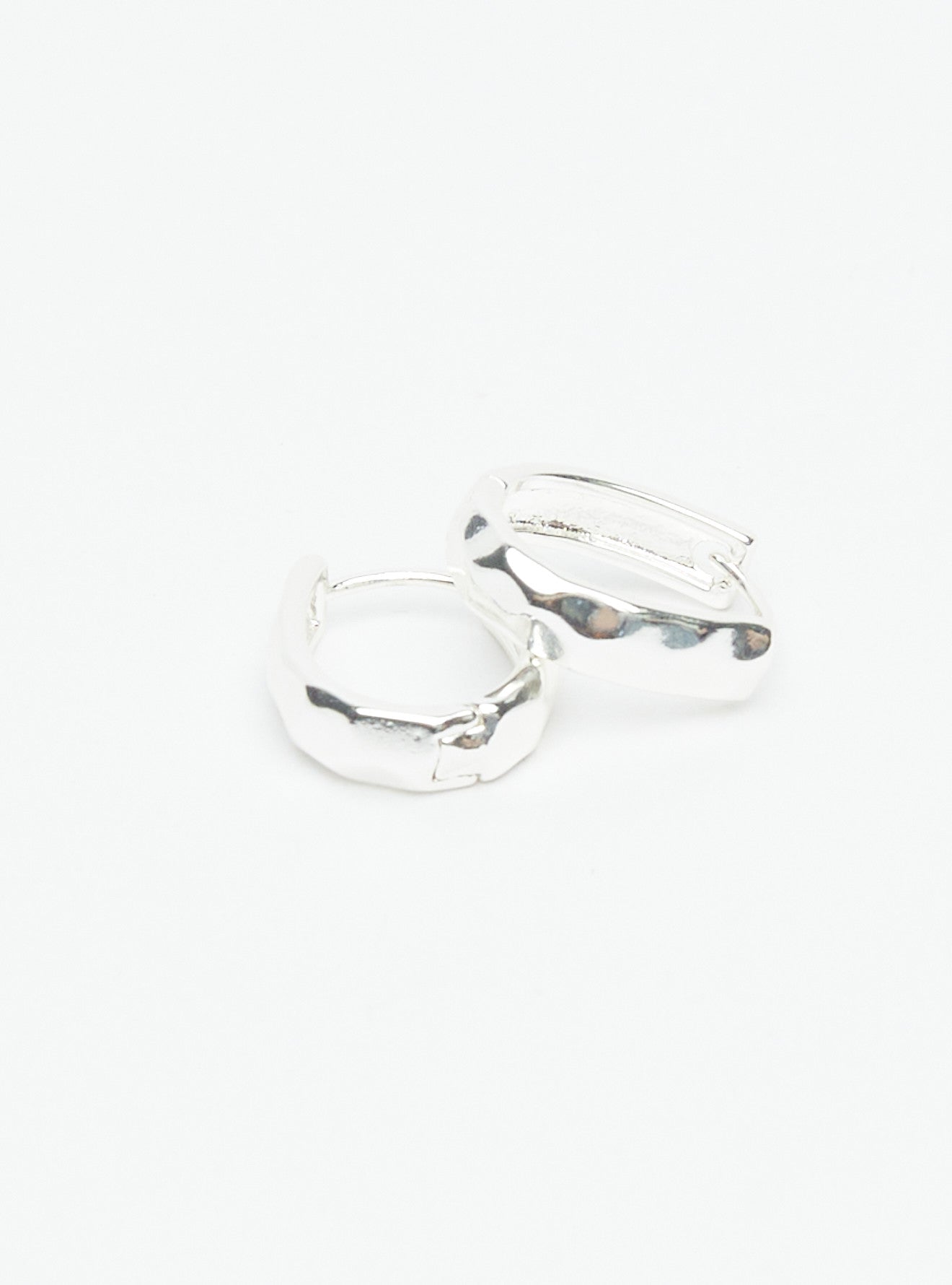 SML U SHAPE HAMMERED HOOP EARRING