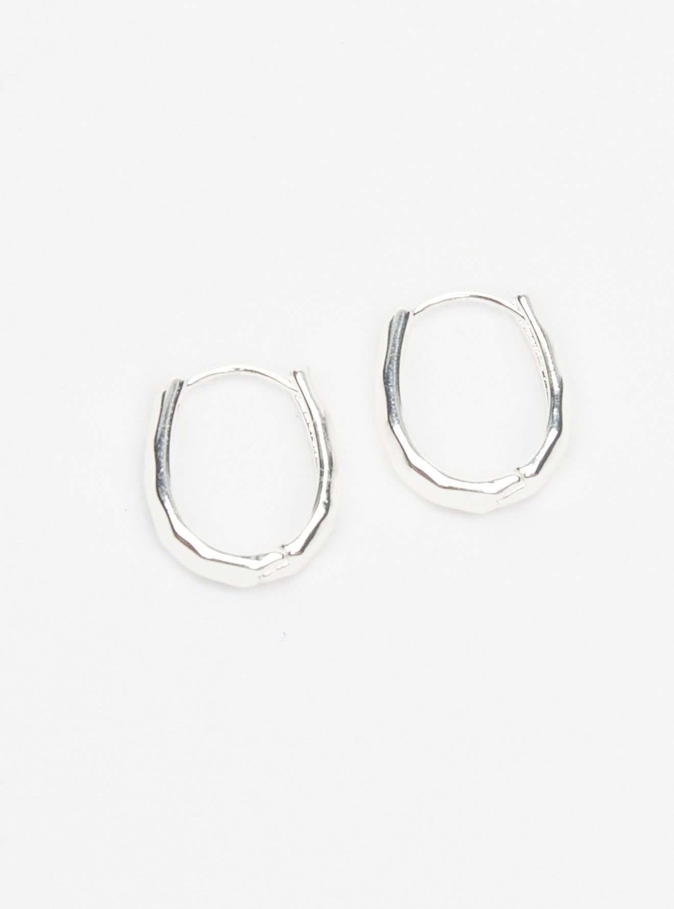 SML U SHAPE HAMMERED HOOP EARRING