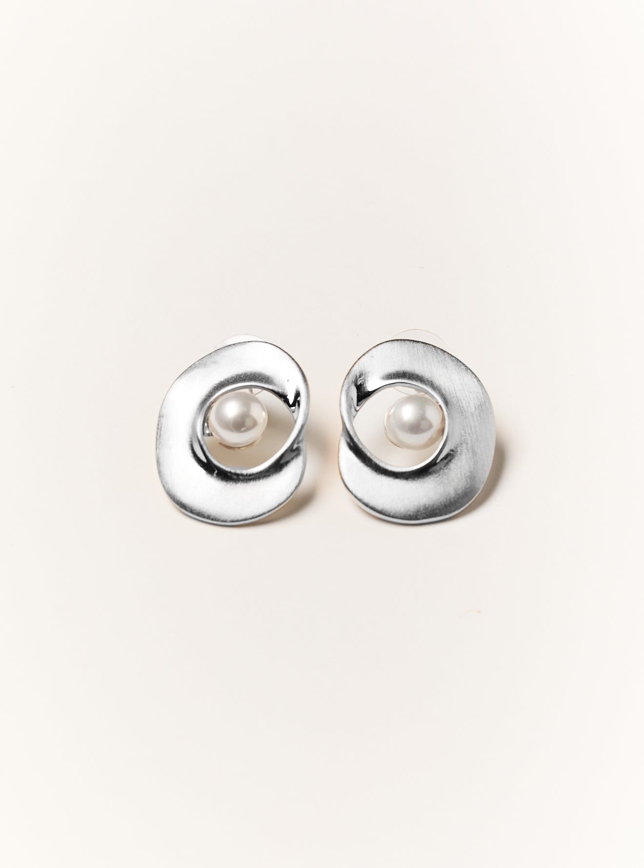 LOTUS PEARL EARRING