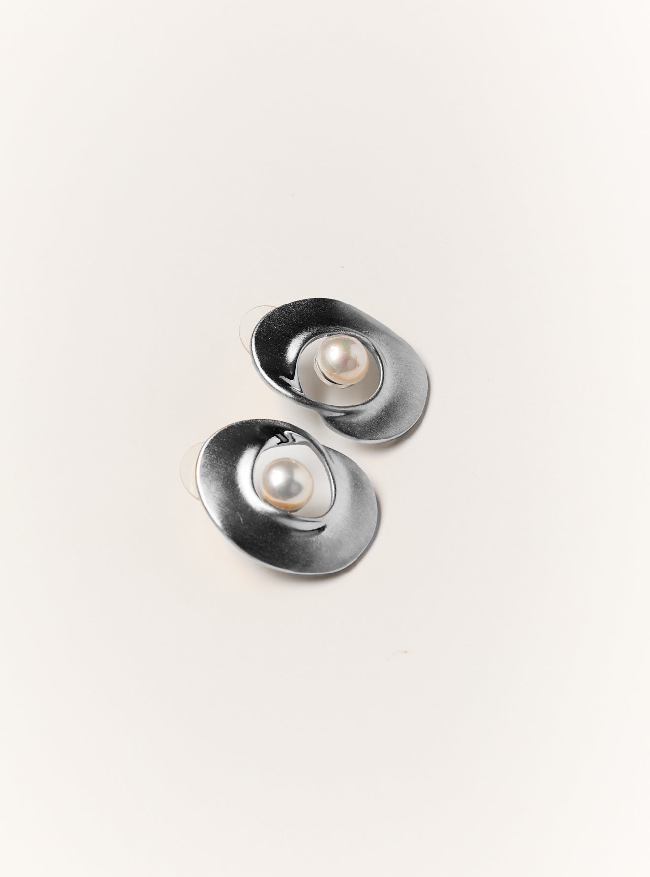 LOTUS PEARL EARRING