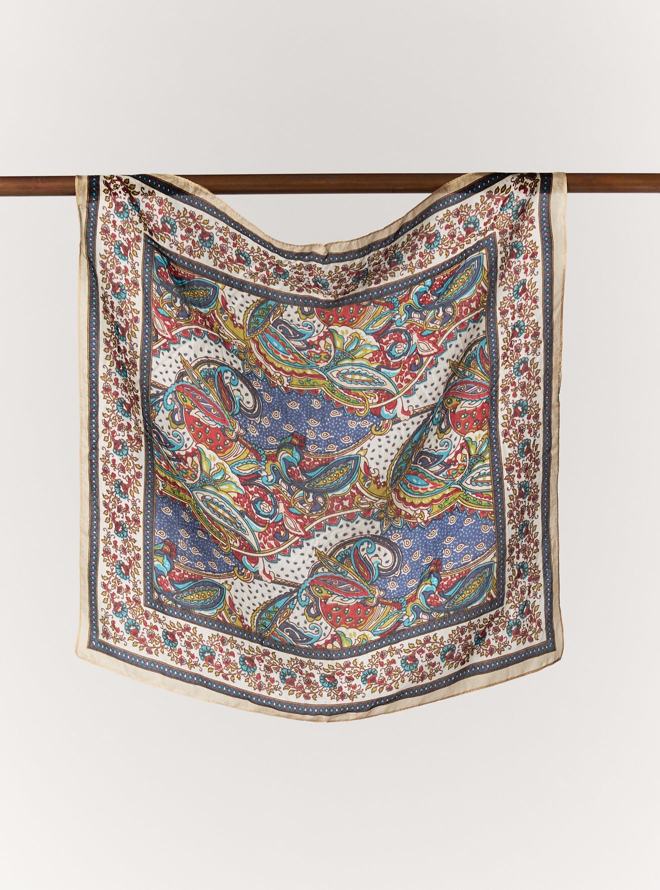 IVY NECK SCARF