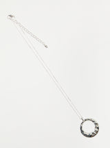 HAMMERED CIRCLE NECKLACE