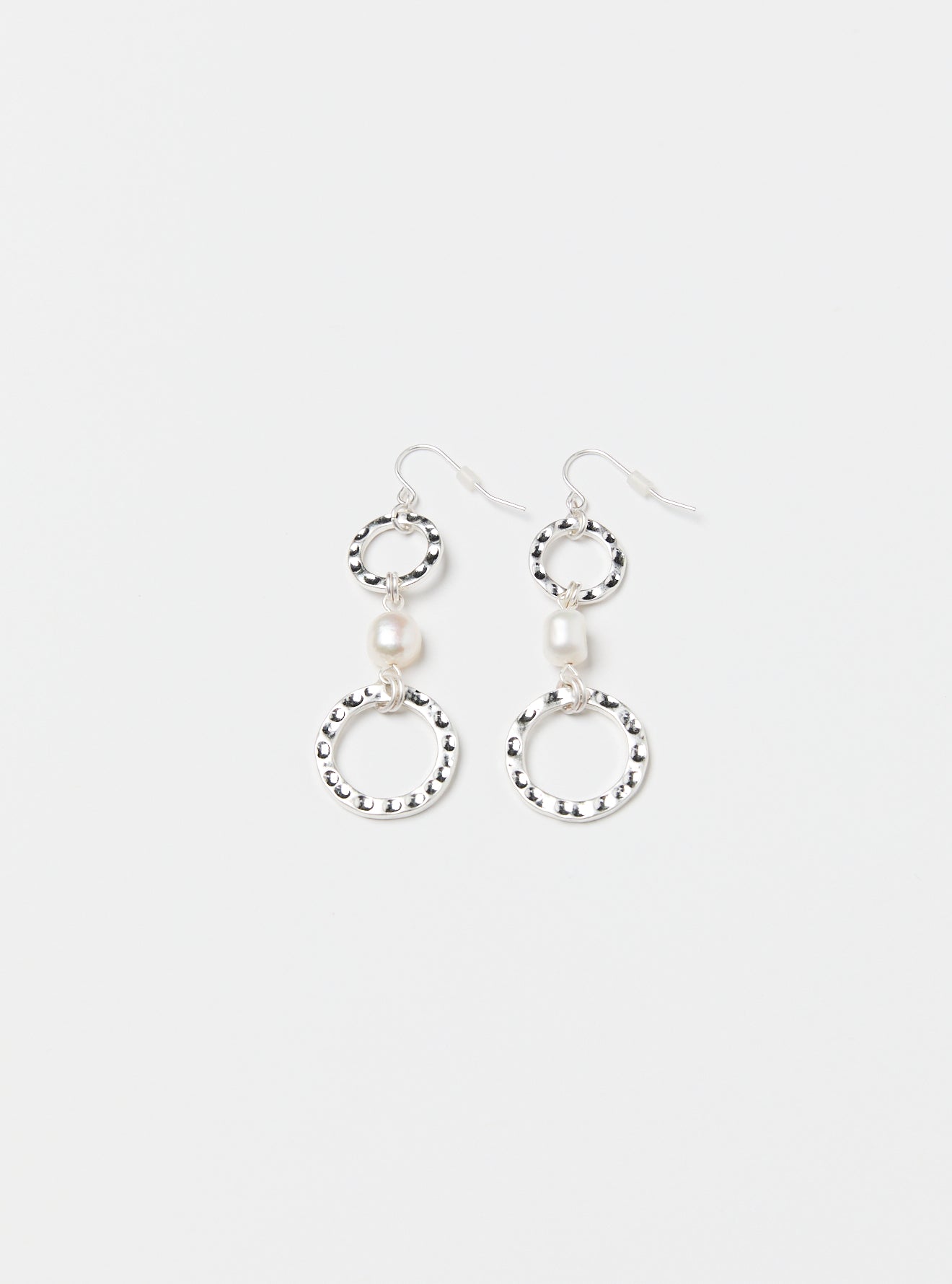 PEARL & OPEN CIRCLE EARRING