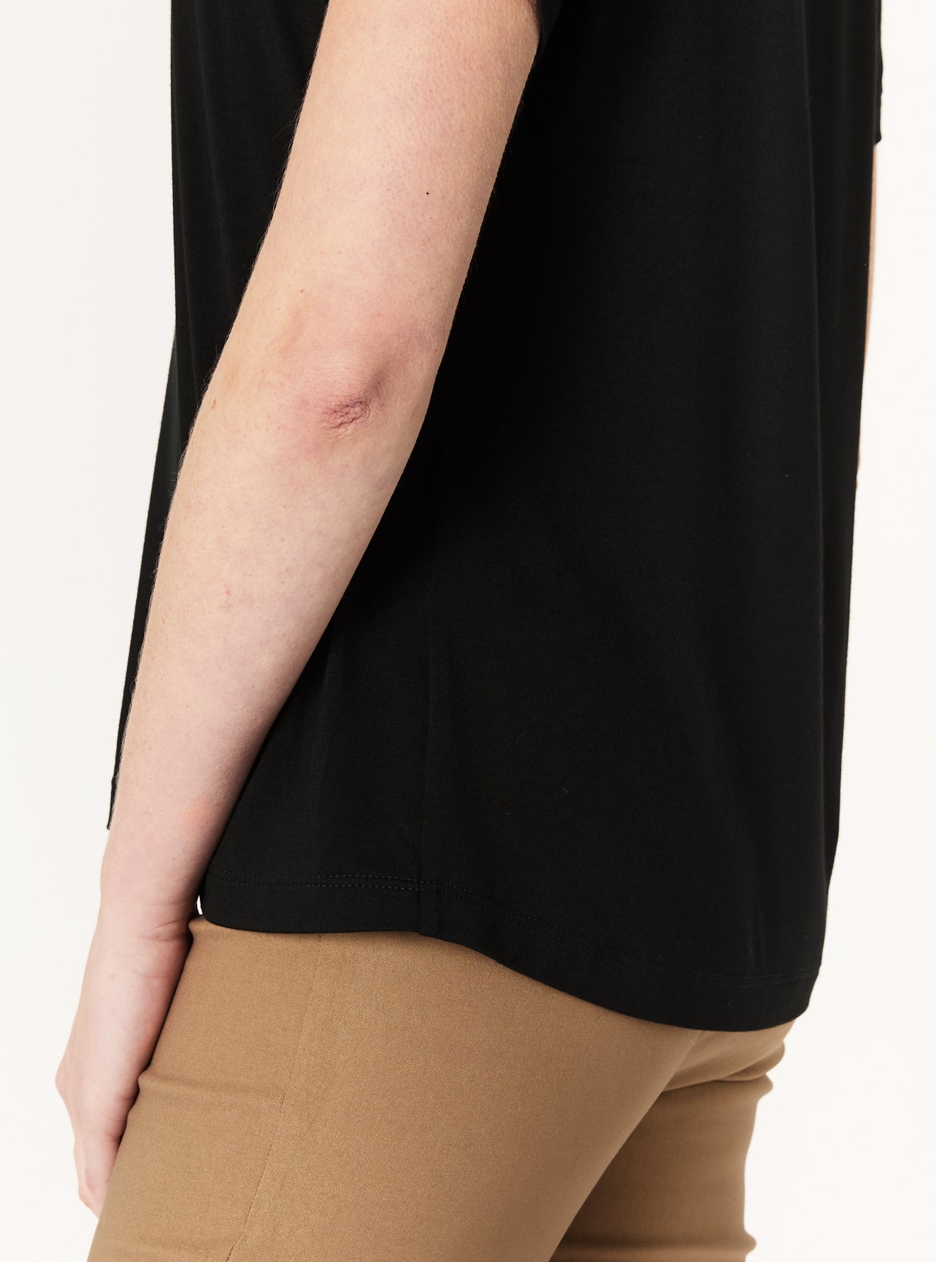 MAY V NECK TEE