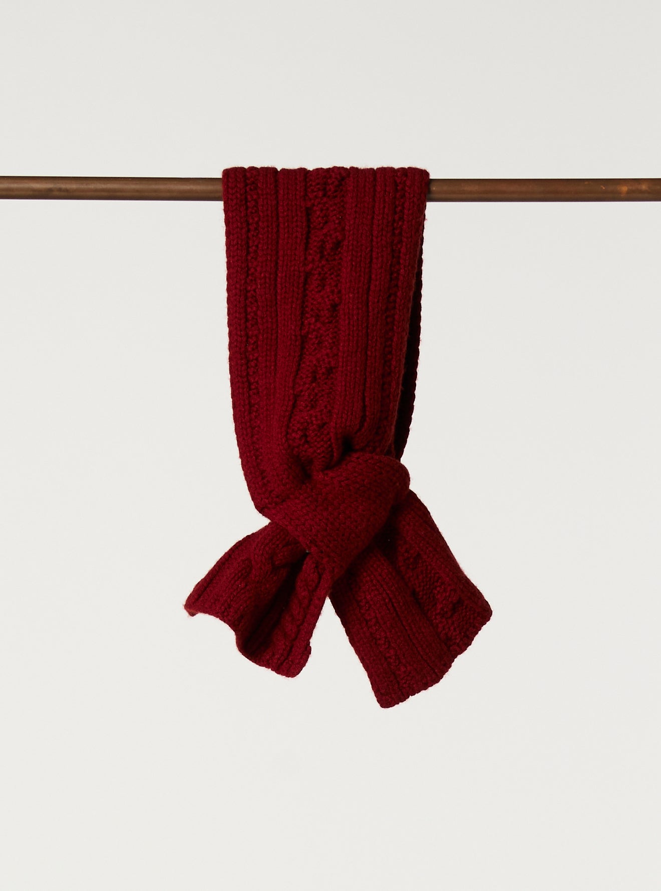 SMALL CABLE KNIT NECK SCARF