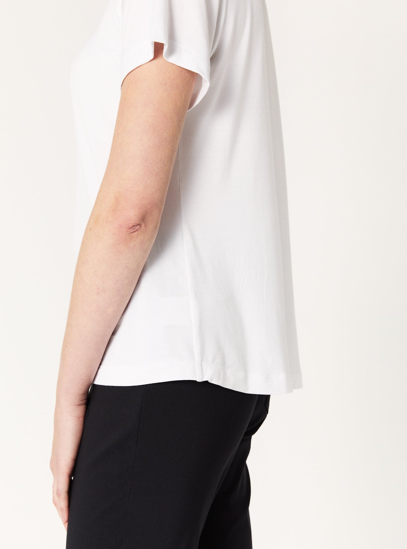 MAY V NECK TEE