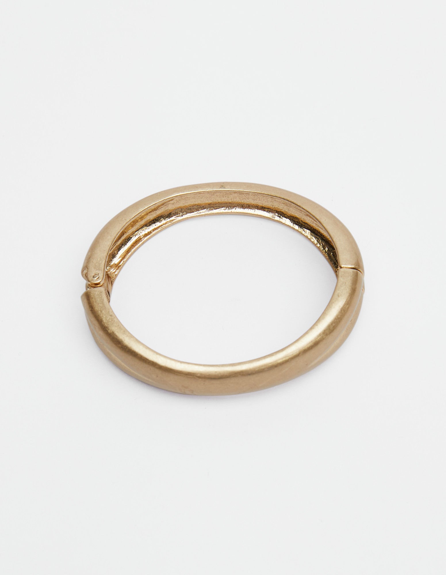 DIMPLED HINGED BANGLE